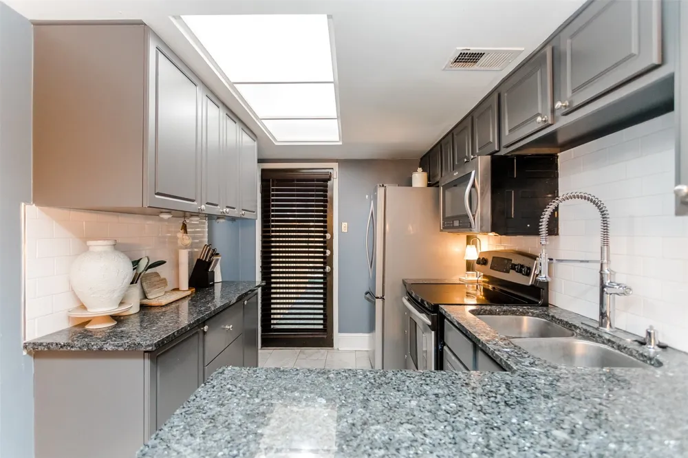 10203 Regal Oaks Drive #101 Dallas, TX 75230