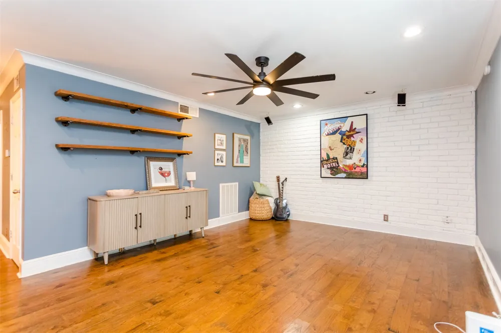 10203 Regal Oaks Drive #101 Dallas, TX 75230