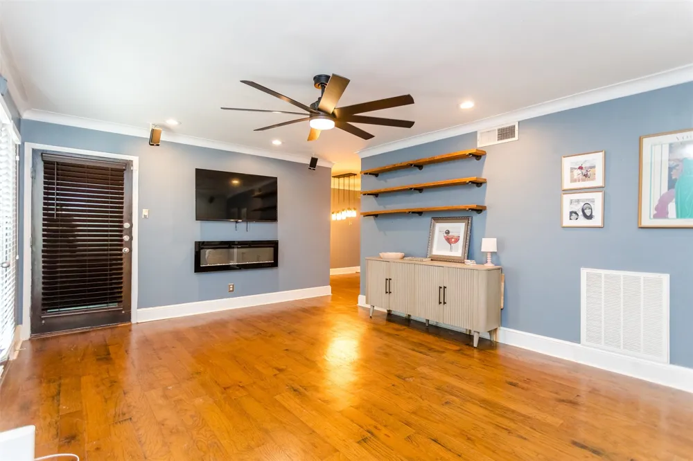 10203 Regal Oaks Drive #101 Dallas, TX 75230