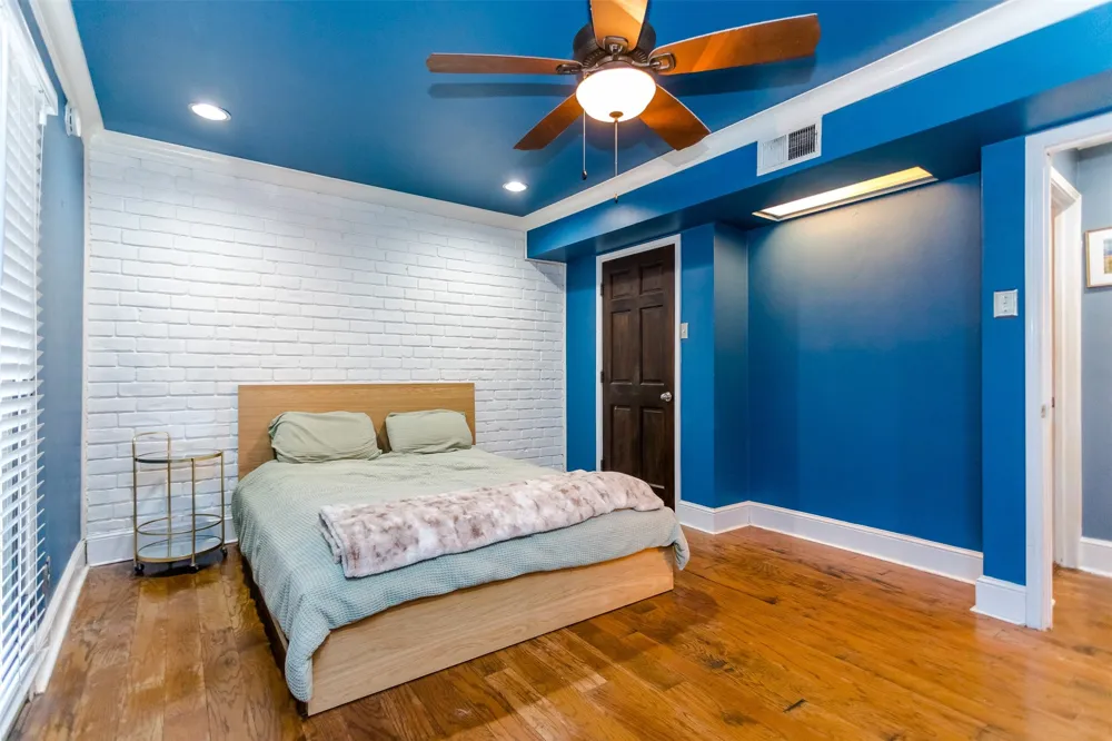 10203 Regal Oaks Drive #101 Dallas, TX 75230