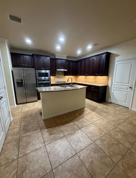 1048 W 26th Street