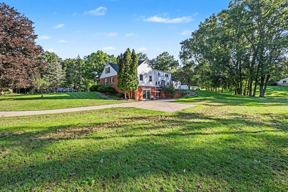 1337 Badgley Road Jackson, MI 49203