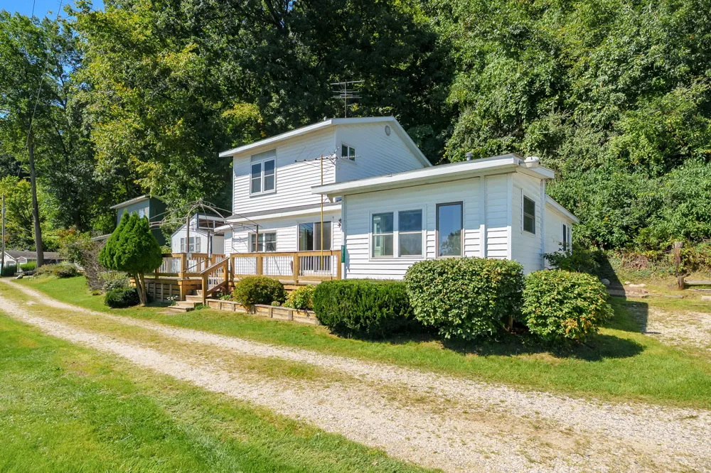 2351 Bristol Lake Road Dowling, MI 49050