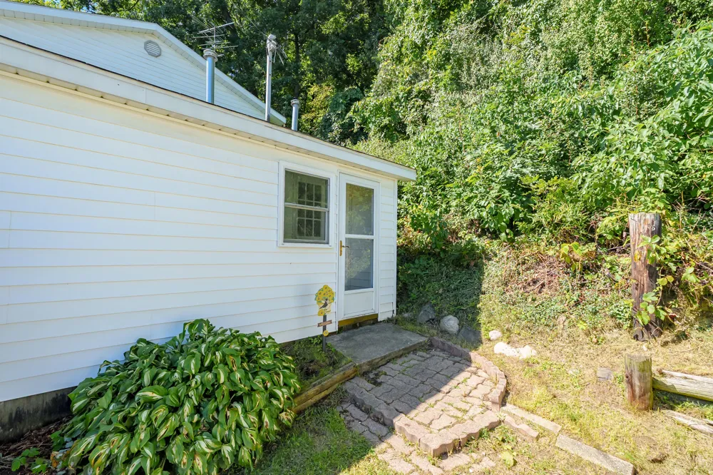 2351 Bristol Lake Road Dowling, MI 49050
