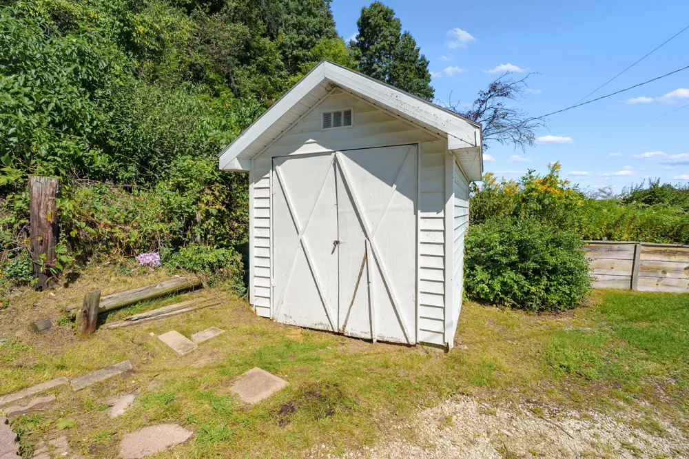 2351 Bristol Lake Road Dowling, MI 49050