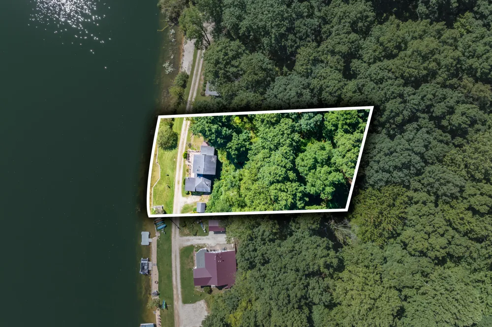 2351 Bristol Lake Road Dowling, MI 49050