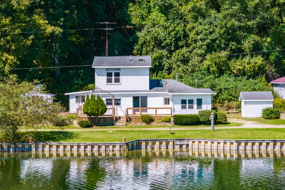 2351 Bristol Lake Road Dowling, MI 49050