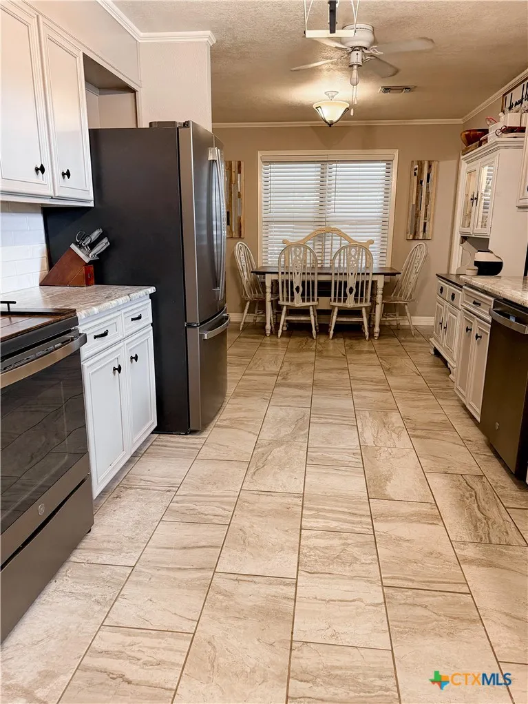 212 S 4th Street Stockdale, TX 78160