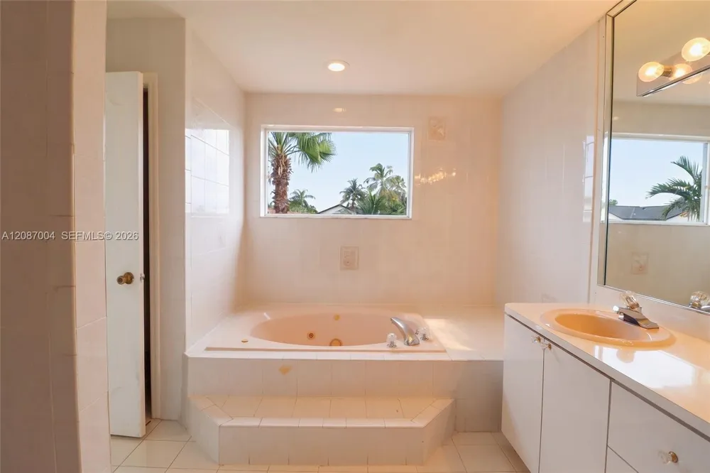 14203 SW 35th St Miami, FL 33175