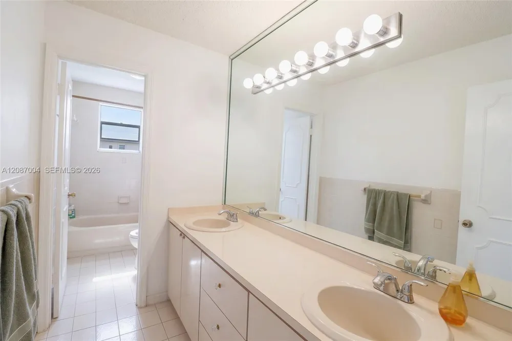 14203 SW 35th St Miami, FL 33175