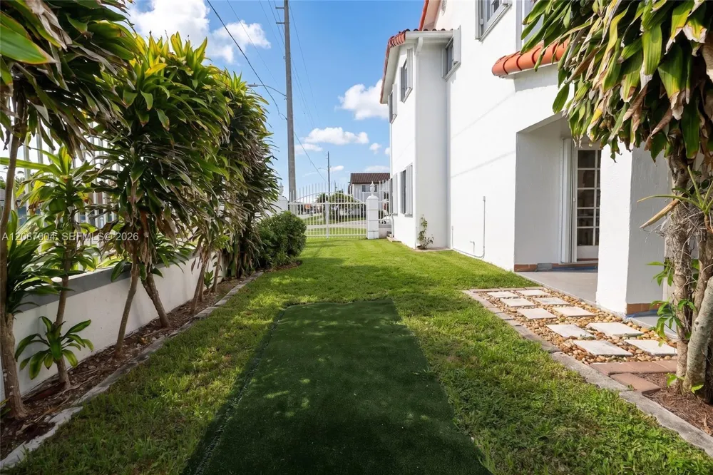 14203 SW 35th St Miami, FL 33175