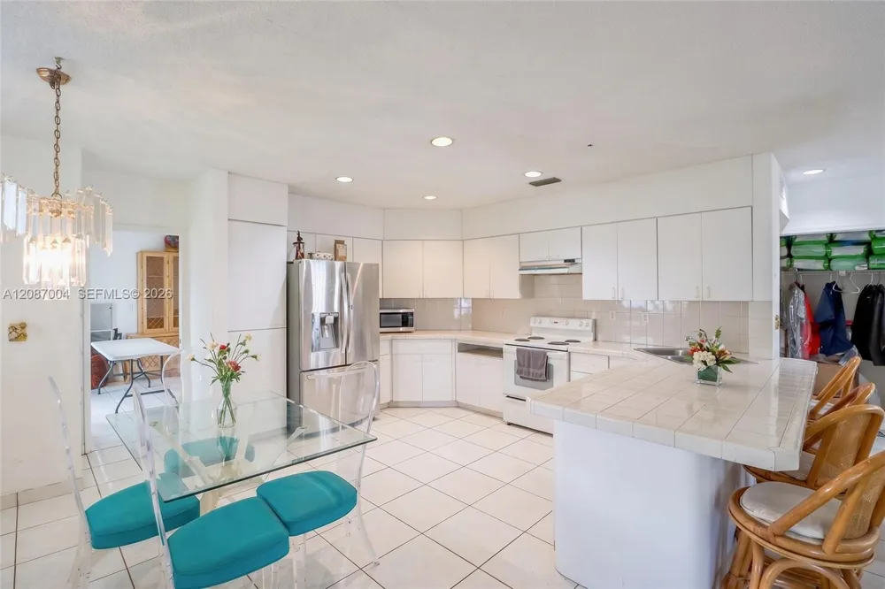 14203 SW 35th St Miami, FL 33175