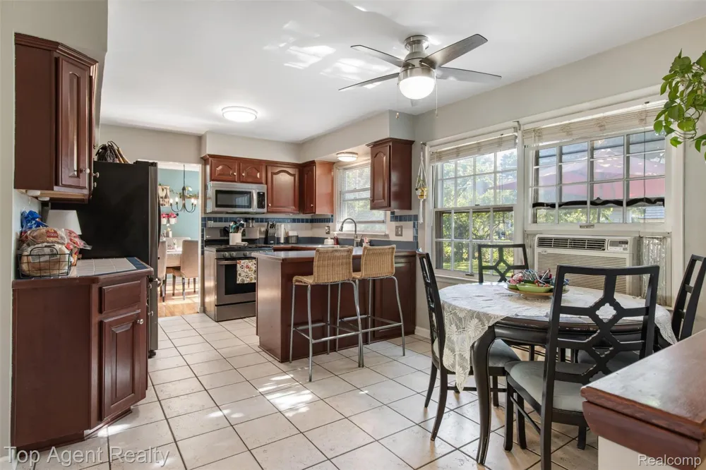 32341 Woody Fraser City, MI 48026
