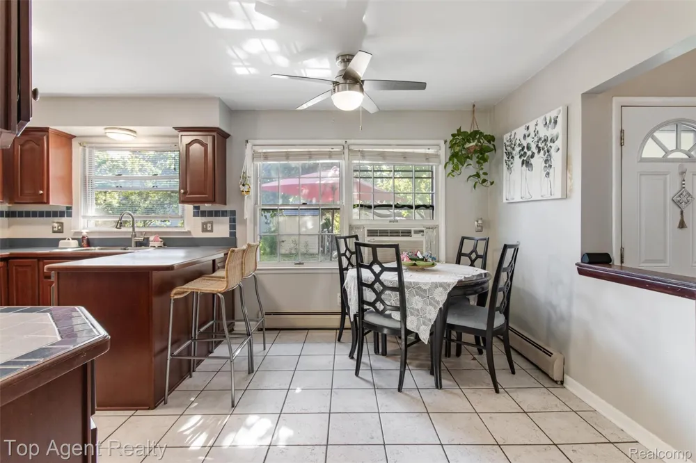32341 Woody Fraser City, MI 48026