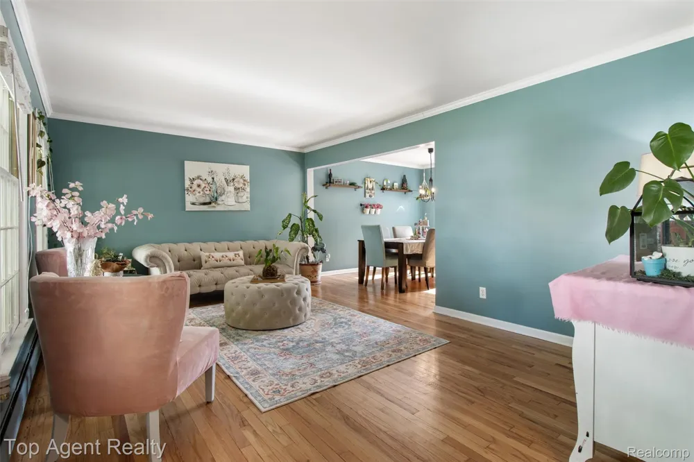 32341 Woody Fraser City, MI 48026