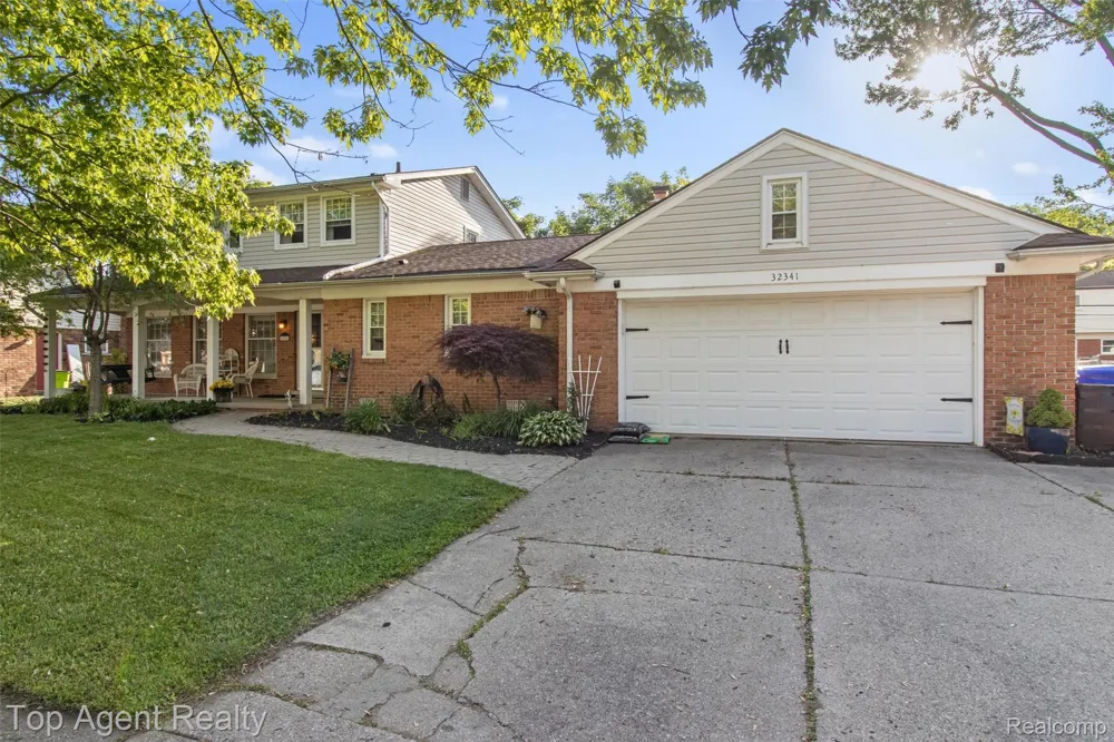 32341 Woody Fraser City, MI 48026