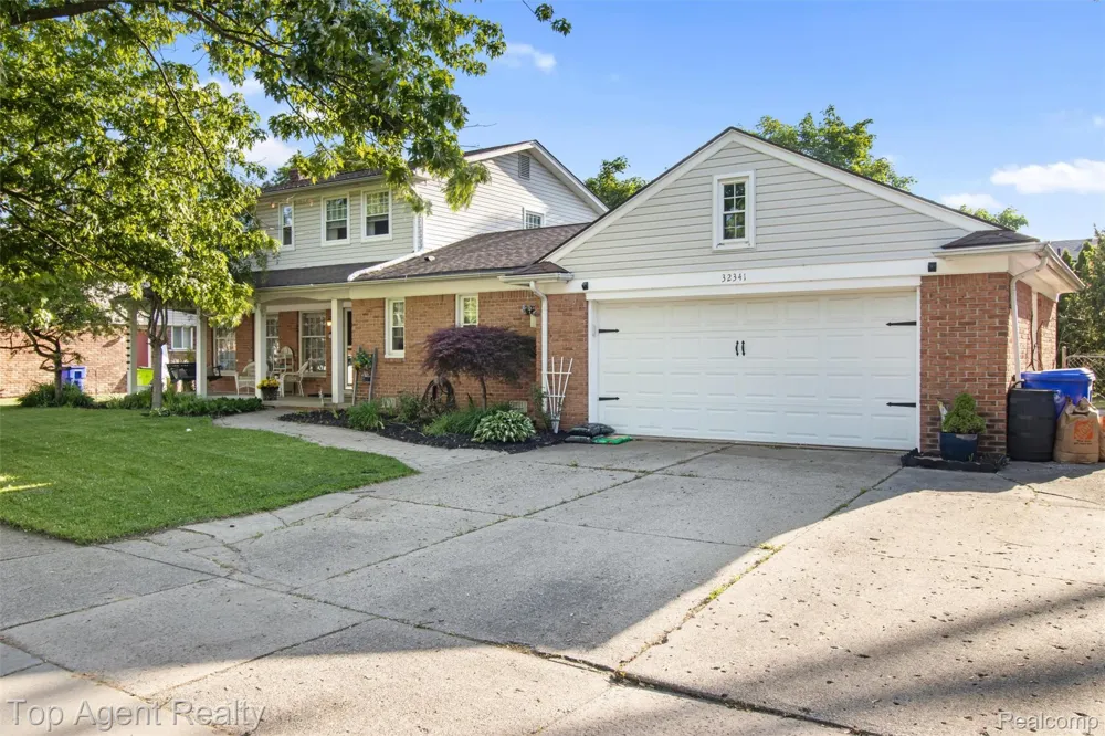 32341 Woody Fraser City, MI 48026