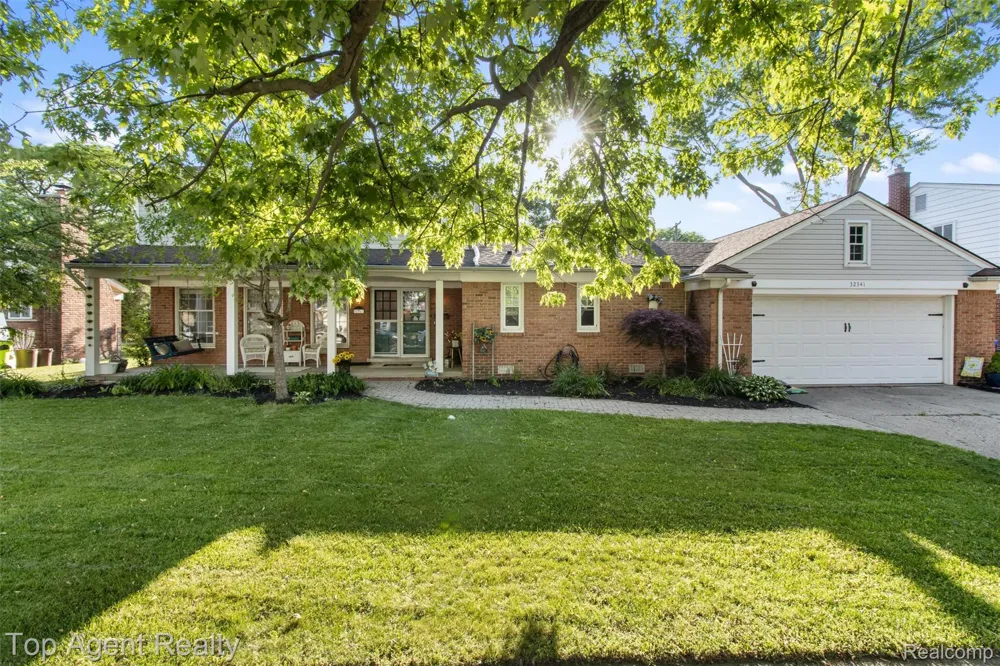 32341 Woody Fraser City, MI 48026