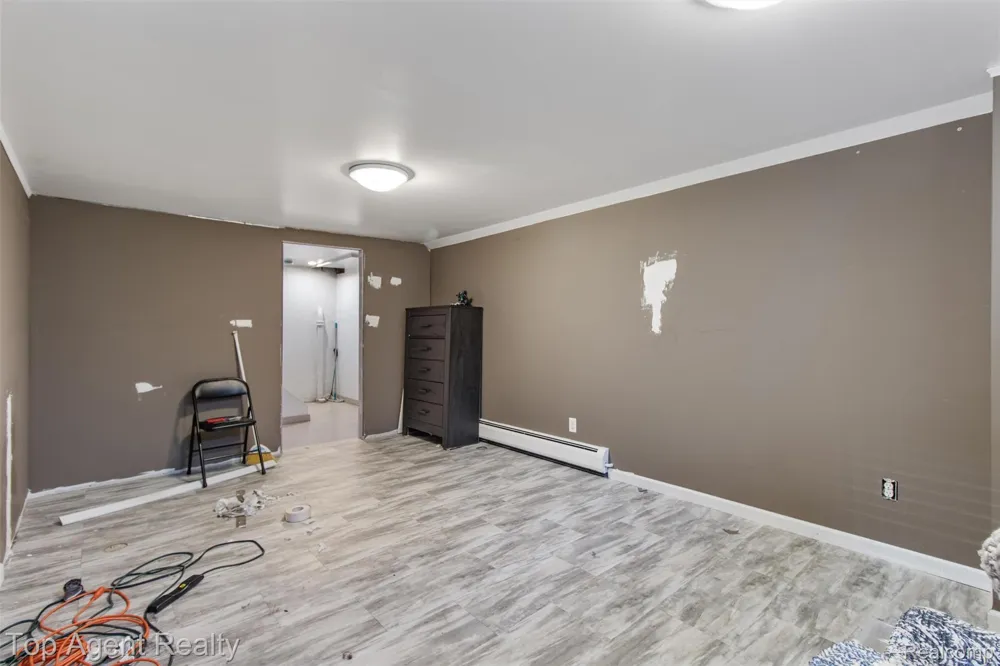 32341 Woody Fraser City, MI 48026