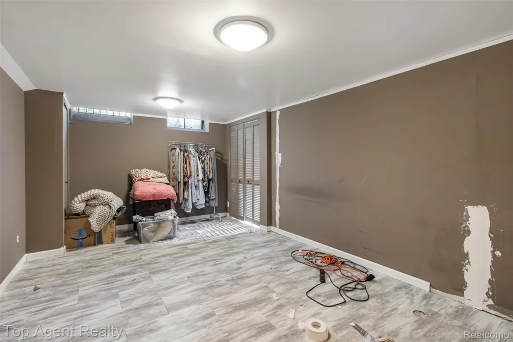 32341 Woody Fraser City, MI 48026