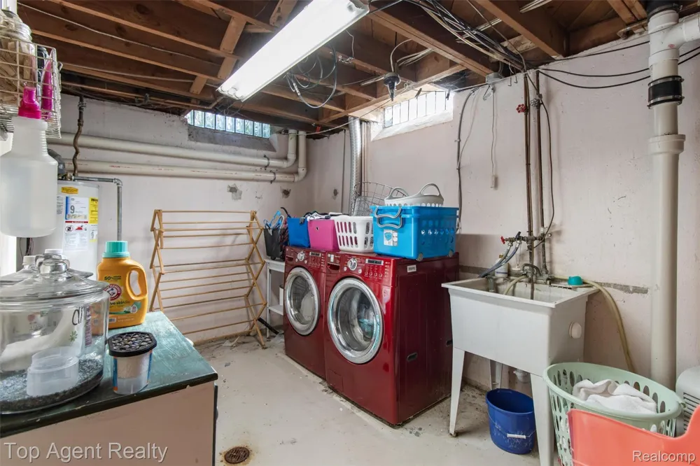 32341 Woody Fraser City, MI 48026