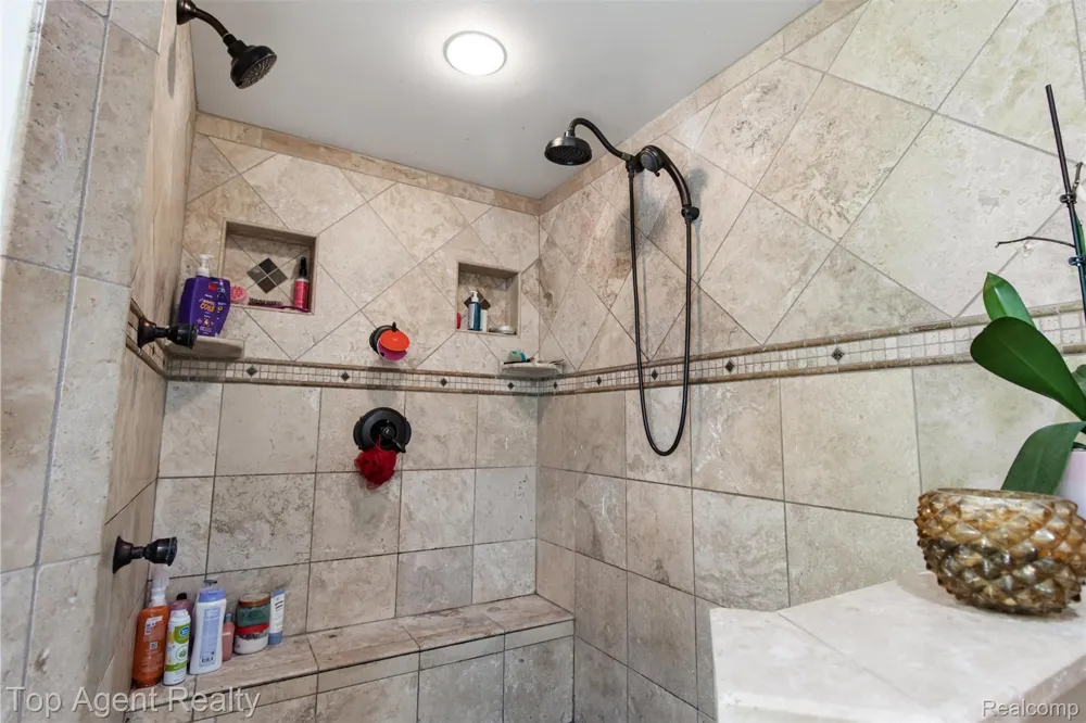 32341 Woody Fraser City, MI 48026