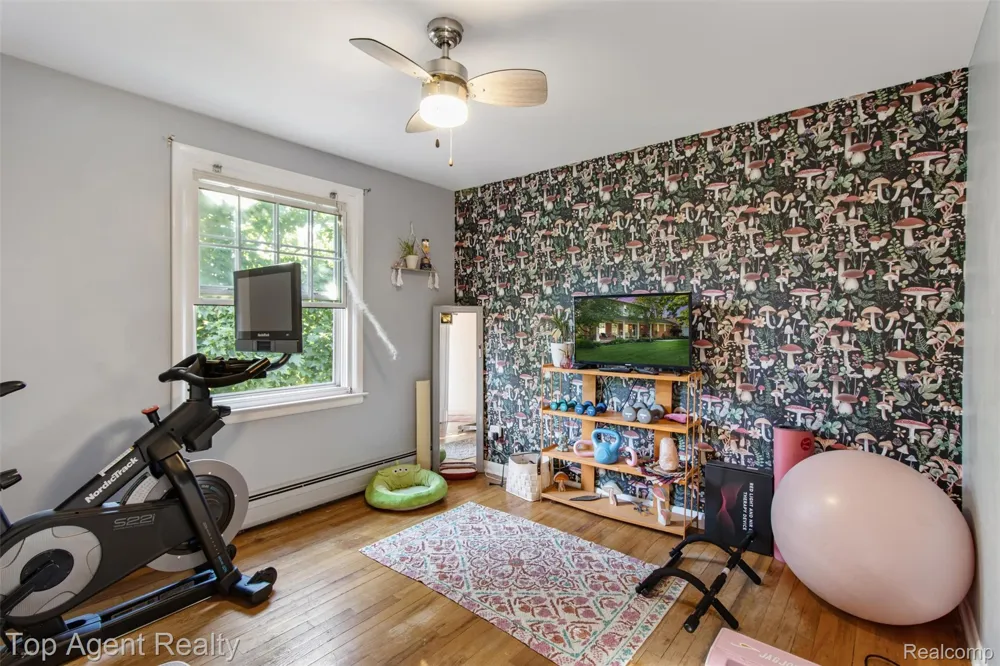 32341 Woody Fraser City, MI 48026