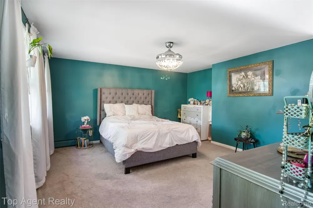 32341 Woody Fraser City, MI 48026