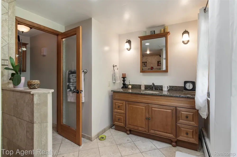 32341 Woody Fraser City, MI 48026