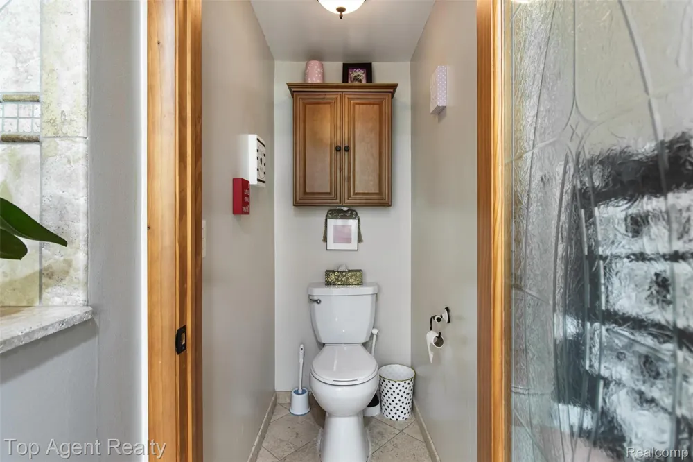 32341 Woody Fraser City, MI 48026
