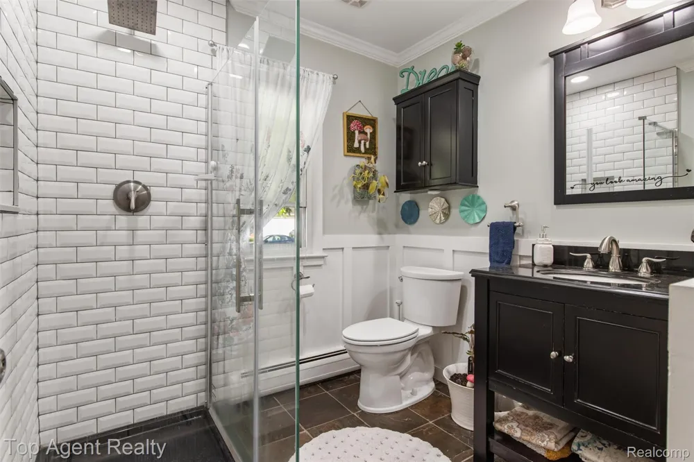 32341 Woody Fraser City, MI 48026