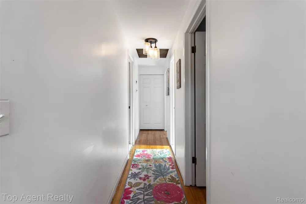 32341 Woody Fraser City, MI 48026