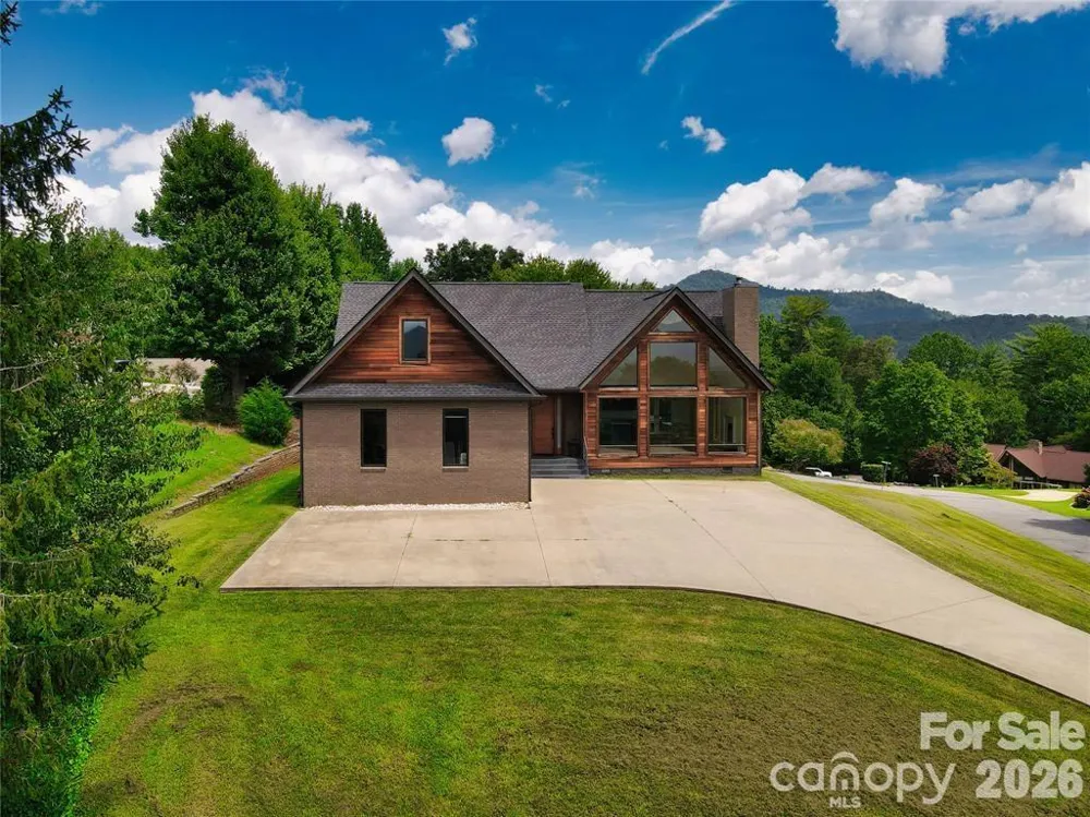 8 Nottingham Drive Candler, NC 28715