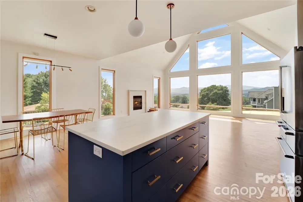 8 Nottingham Drive Candler, NC 28715