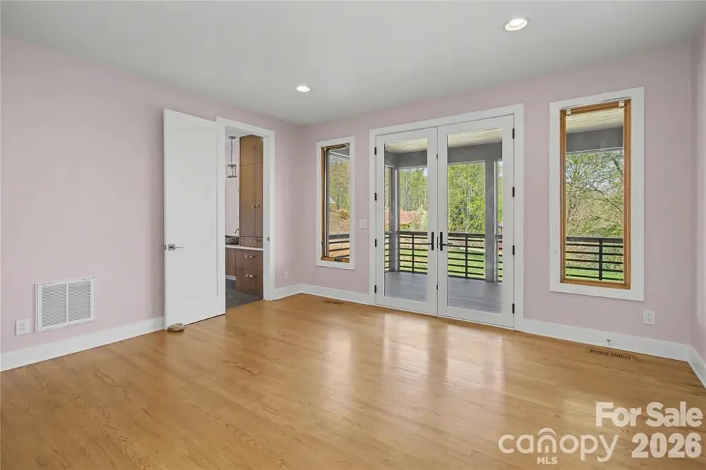 8 Nottingham Drive Candler, NC 28715