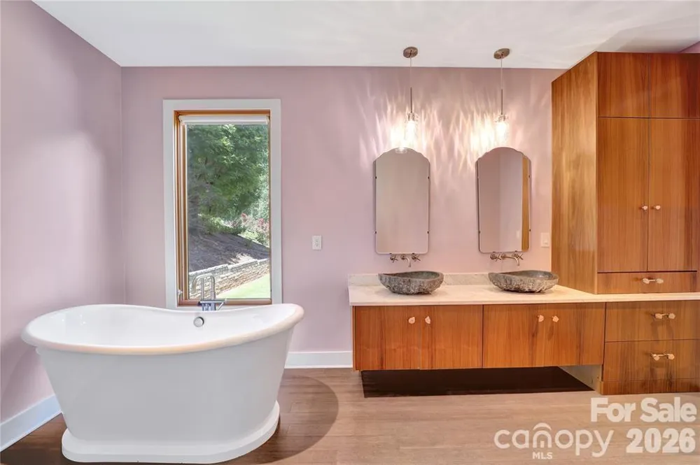 8 Nottingham Drive Candler, NC 28715