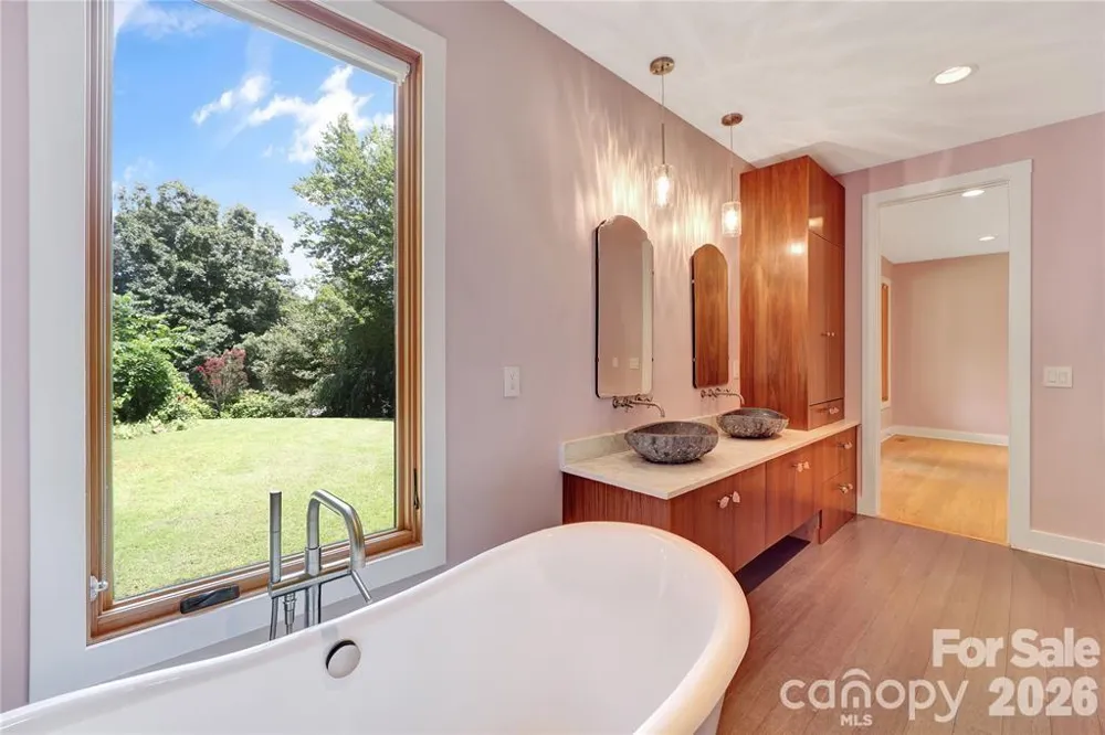 8 Nottingham Drive Candler, NC 28715