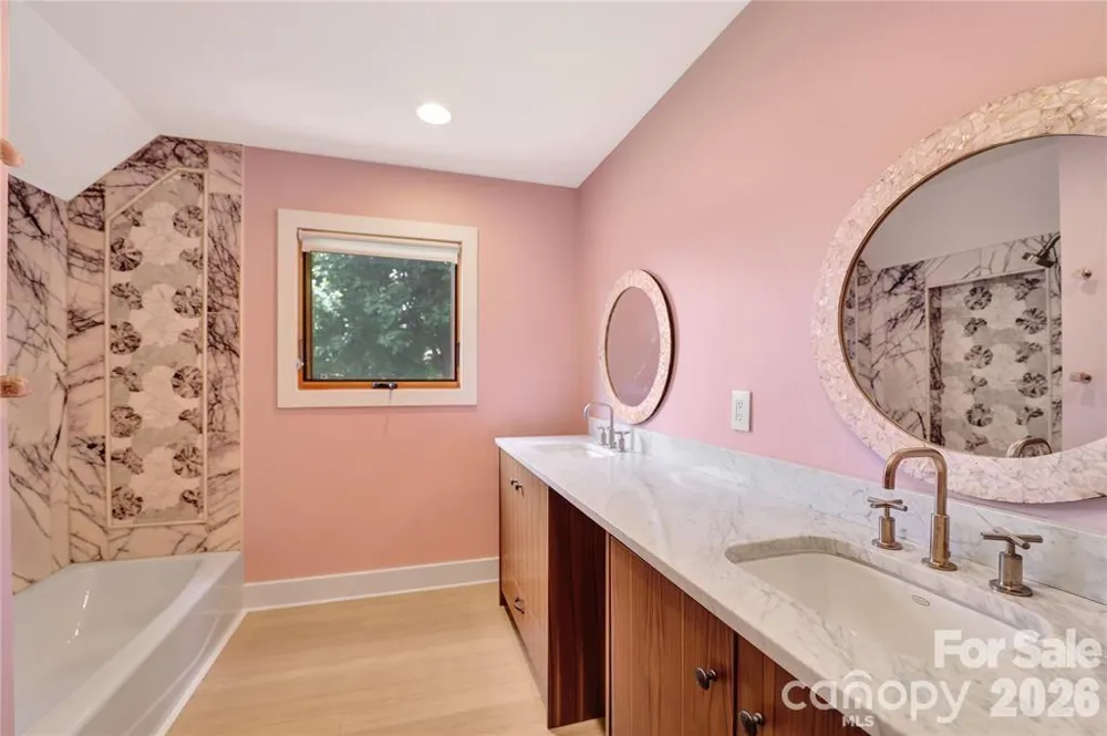 8 Nottingham Drive Candler, NC 28715