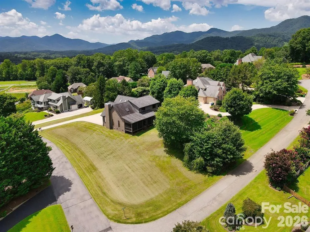 8 Nottingham Drive Candler, NC 28715
