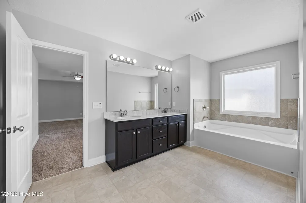310 Bear Run Jacksonville, NC 28540