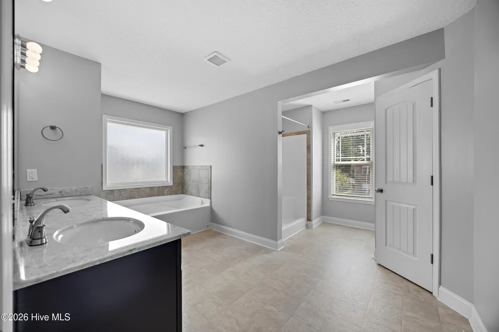 310 Bear Run Jacksonville, NC 28540
