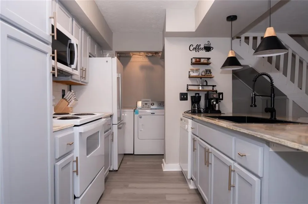 1384 Old Coach Road SW Marietta, GA 30008