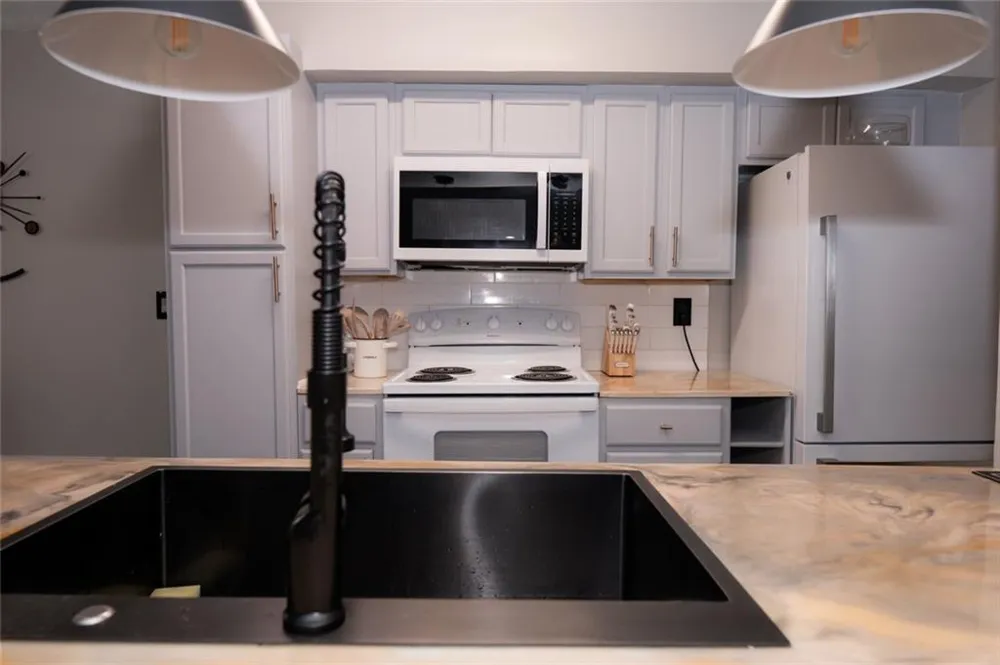 1384 Old Coach Road SW Marietta, GA 30008
