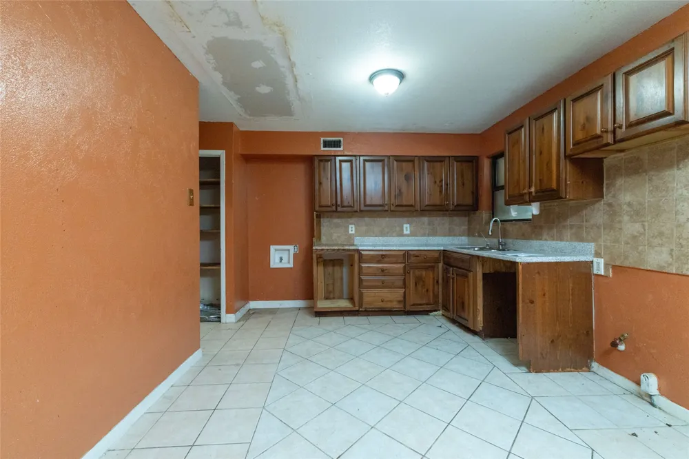 3264 Hillglenn Road Dallas, TX 75228