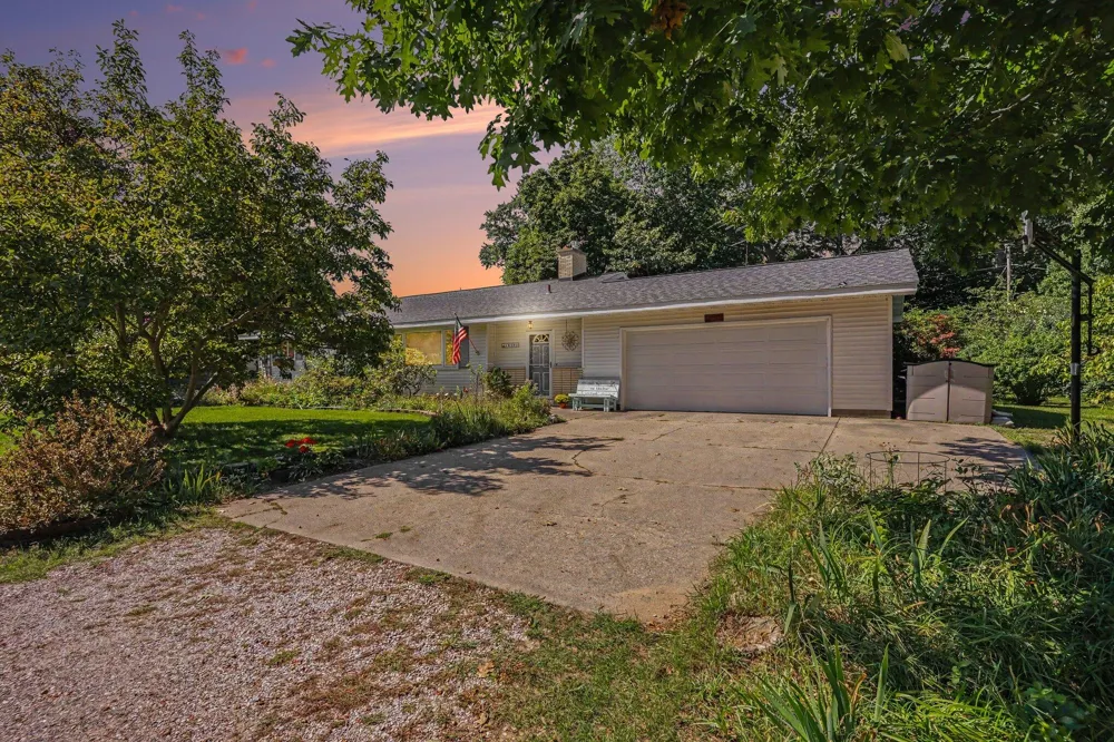 16261 Gierman Drive Spring Lake, MI 49456