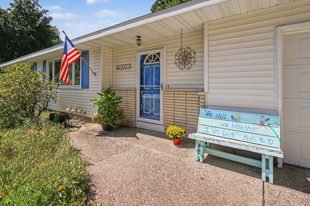 16261 Gierman Drive Spring Lake, MI 49456