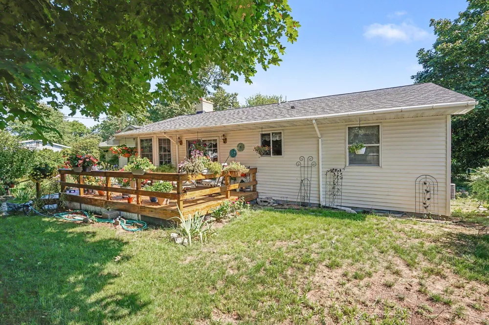 16261 Gierman Drive Spring Lake, MI 49456