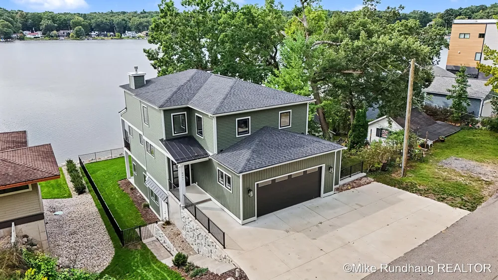 8851 Je-NE-Be Drive NE Rockford, MI 49341