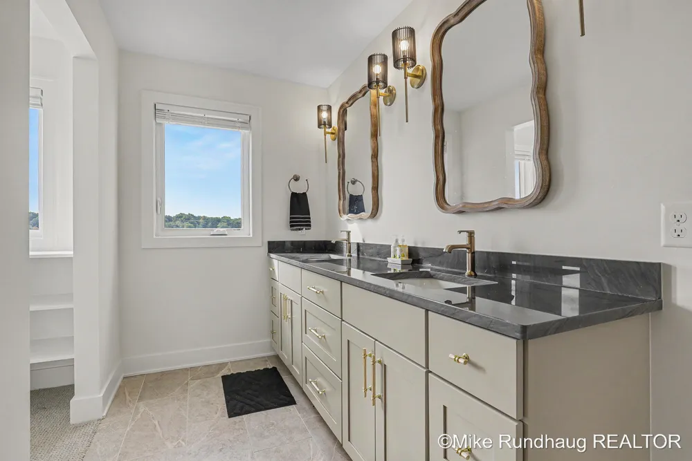 8851 Je-NE-Be Drive NE Rockford, MI 49341