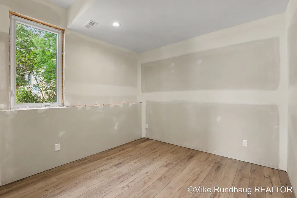 8851 Je-NE-Be Drive NE Rockford, MI 49341
